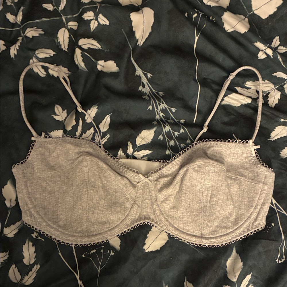 Skims Gray & white Lace Trim Bra
